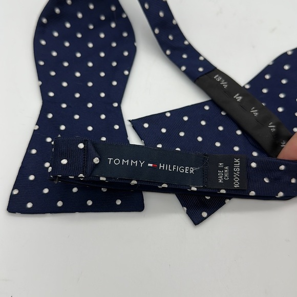 Tommy Bow-Tie 100% Silk, Like New - Picture 5 of 6